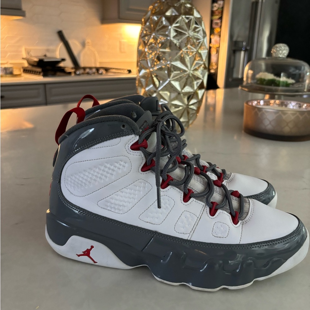 Used M 9 jordan retros